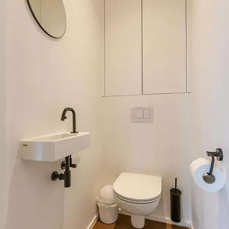Huswell - Stylish Close To The