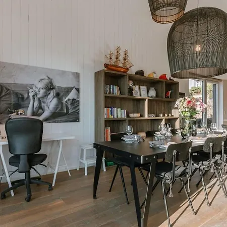 Huswell - Stylish Close To The Holiday home *