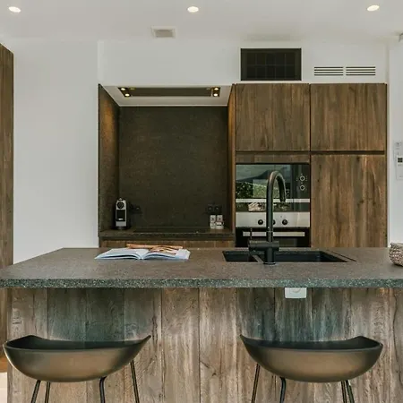 Huswell - Stylish Close To The Holiday home